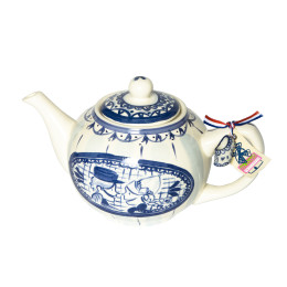 Teapot Delft Blond in blue white by Blond Amsterdam for a delicious cup of tea