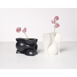 Zwarte Continued Vase voor bloemen van Slim Ben Ameur