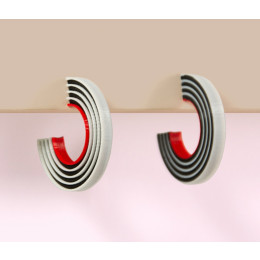 Tracks oorbellen zwart & wit van Turina sieraden bij hollanddesignandgifts.com/nl/