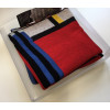De sjaal is verpakt in een mooie vierkante giftbox
