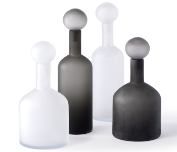 Suchen Sie einer eleganten gläsernen Wasserflasche, die sowohl praktisch als auch schön ist?