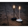 Eine Lampe so schlank wie eine Kerze in schwarz oder weiß